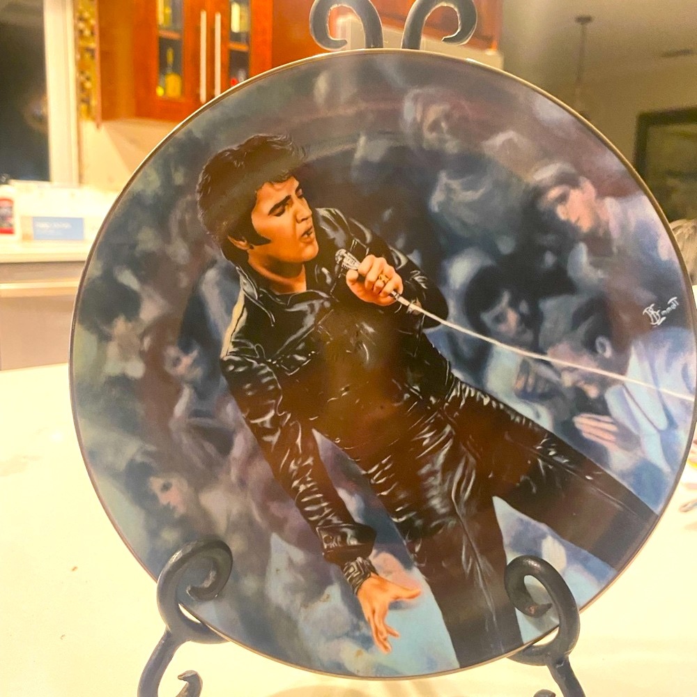 Elvis commemorative dish and stand
